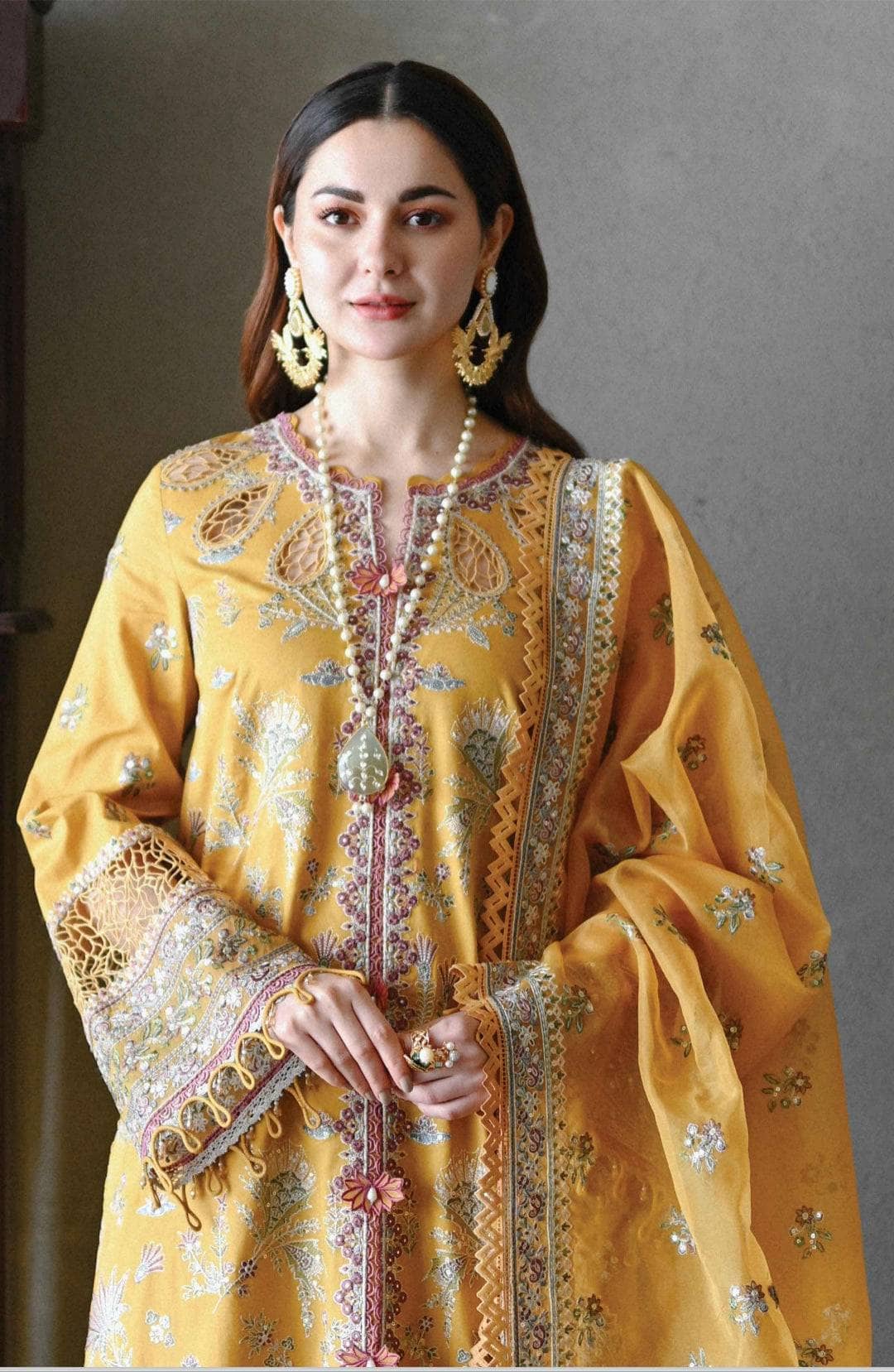 img_qalamkar_luxury_sahil_lawn_23_awwal_boutique