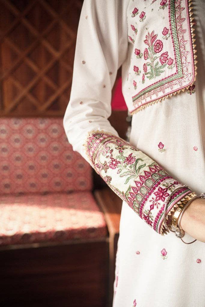 img_qalamkar_luxury_lawn_2021_awwal_boutique