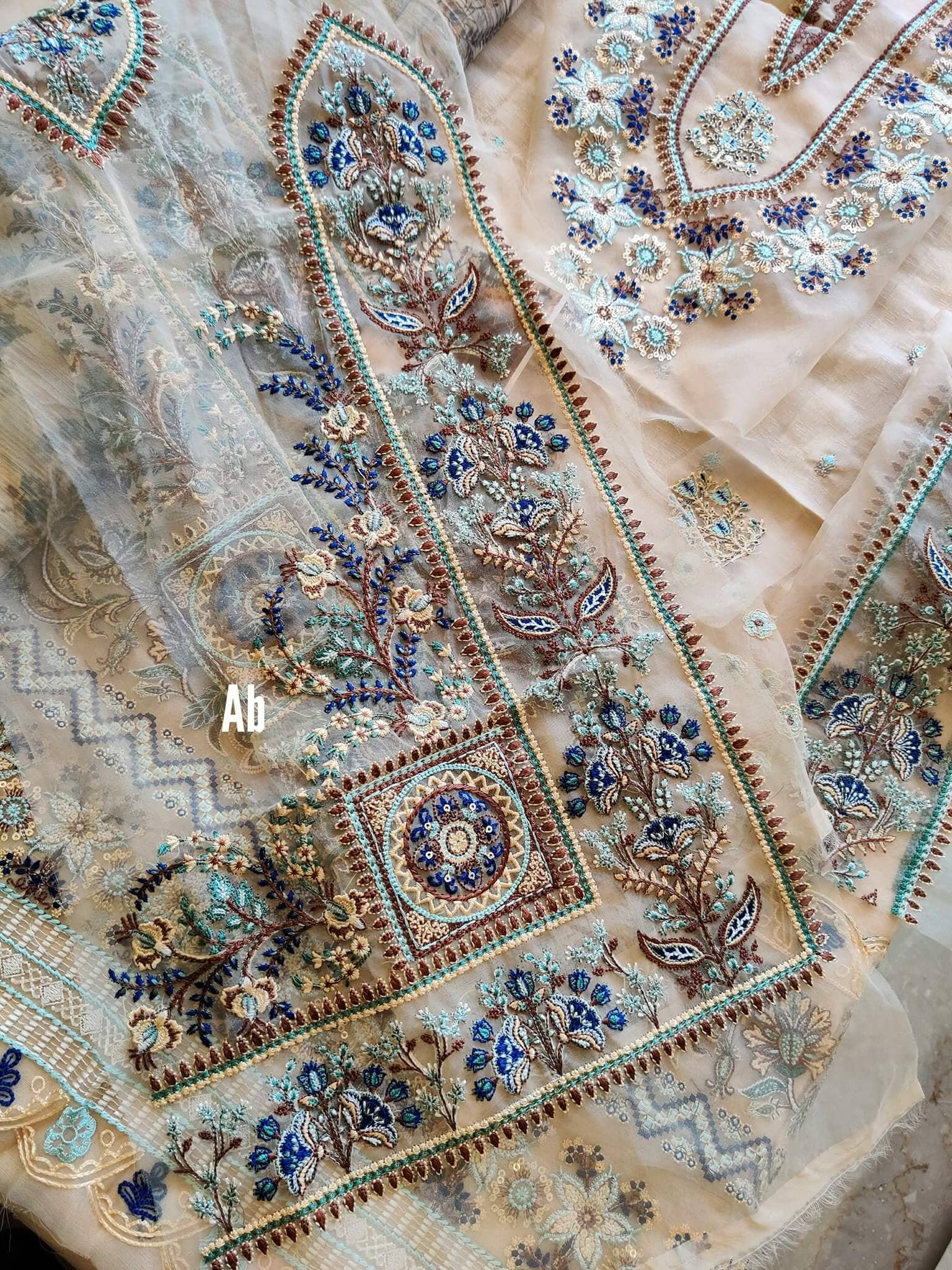 img_open_pics_qalamkar_luxury_shawls_collection_awwal_boutique