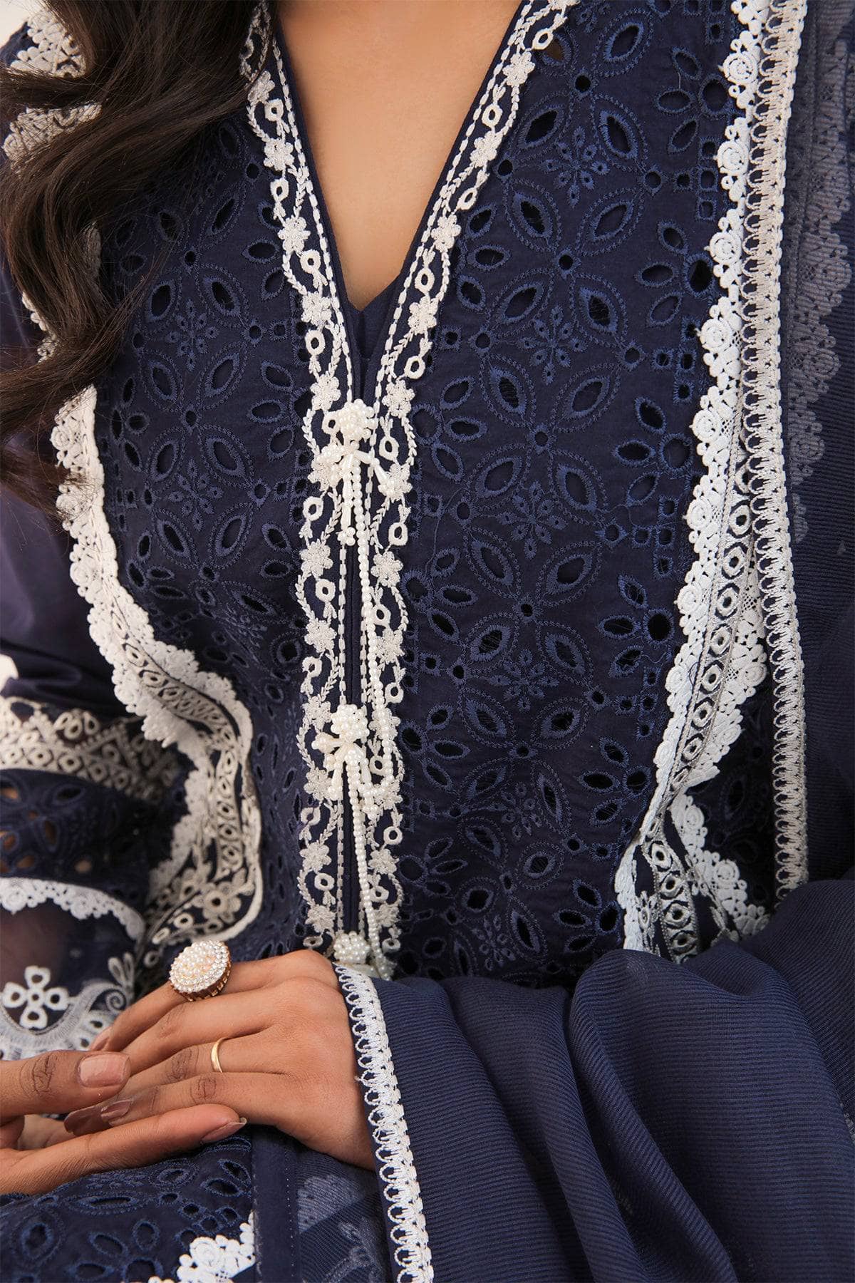 img_baroque_exclsuive_unstitched_lawn_23_awwal_boutique