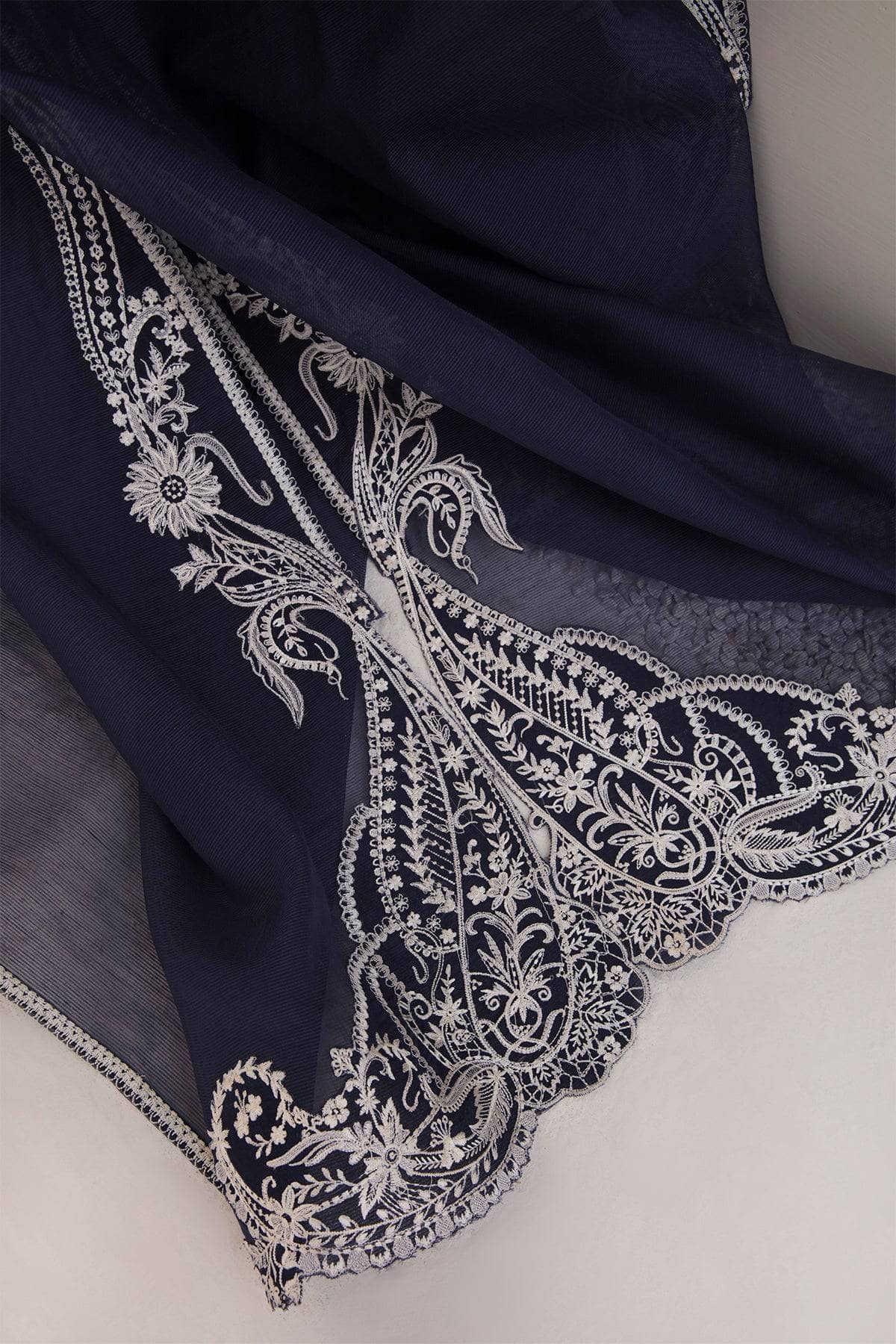 img_baroque_exclsuive_unstitched_lawn_23_awwal_boutique