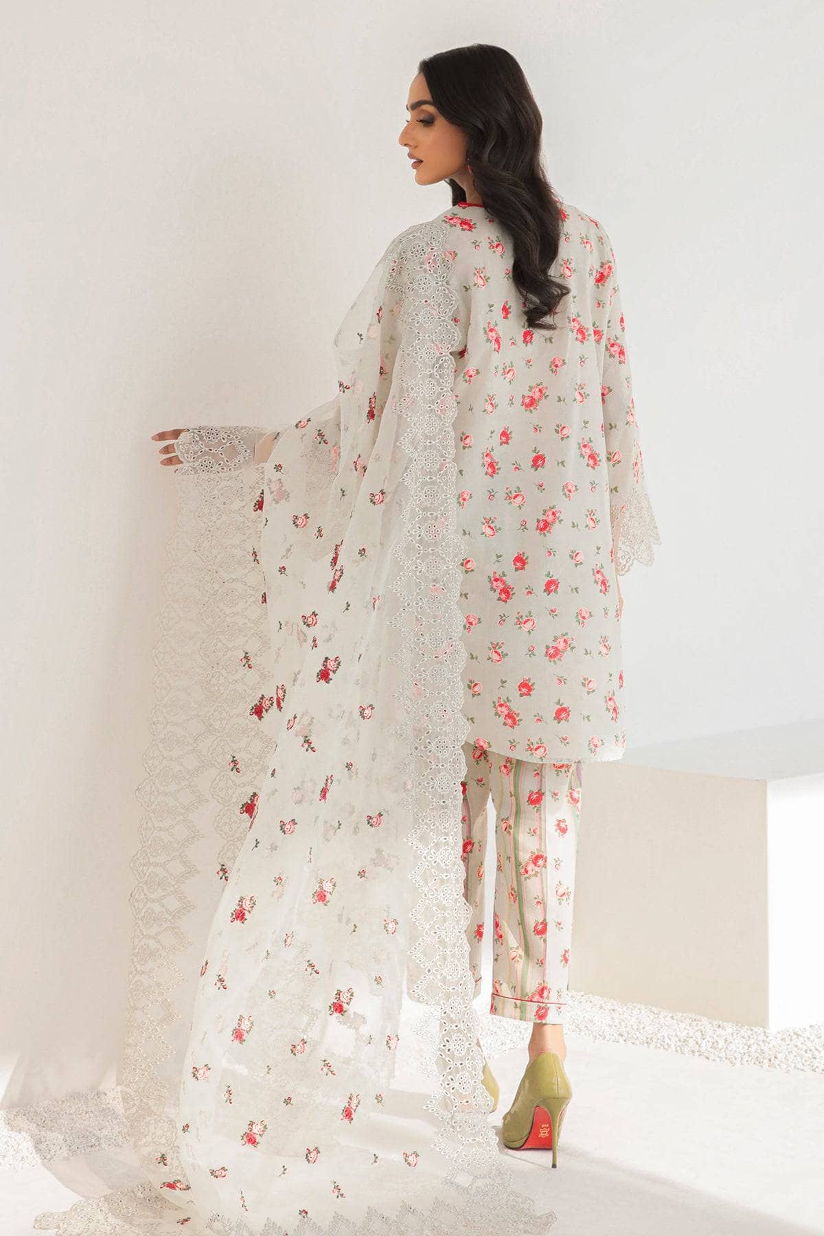 img_baroque_exclsuive_unstitched_lawn_23_awwal_boutique