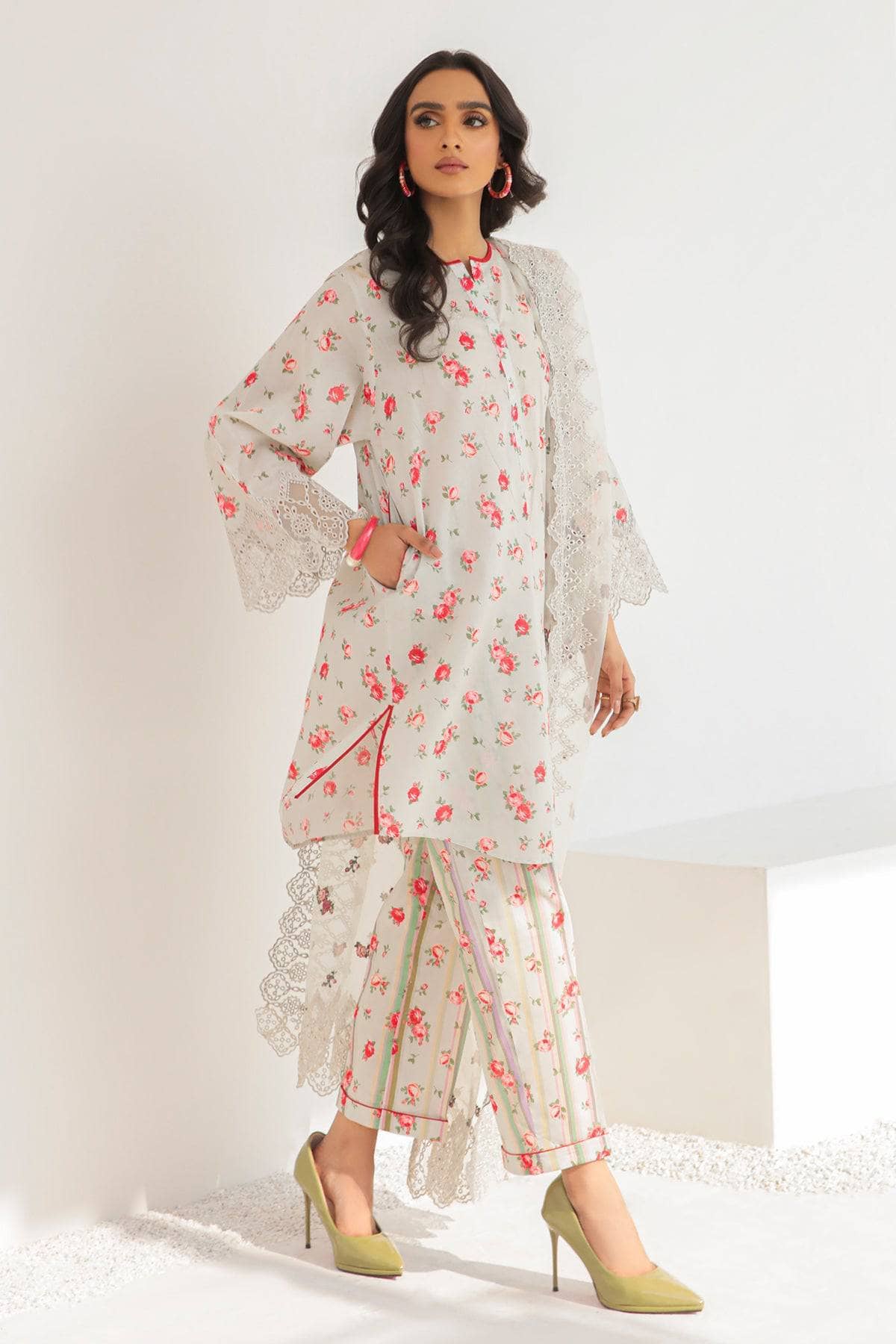 img_baroque_exclsuive_unstitched_lawn_23_awwal_boutique