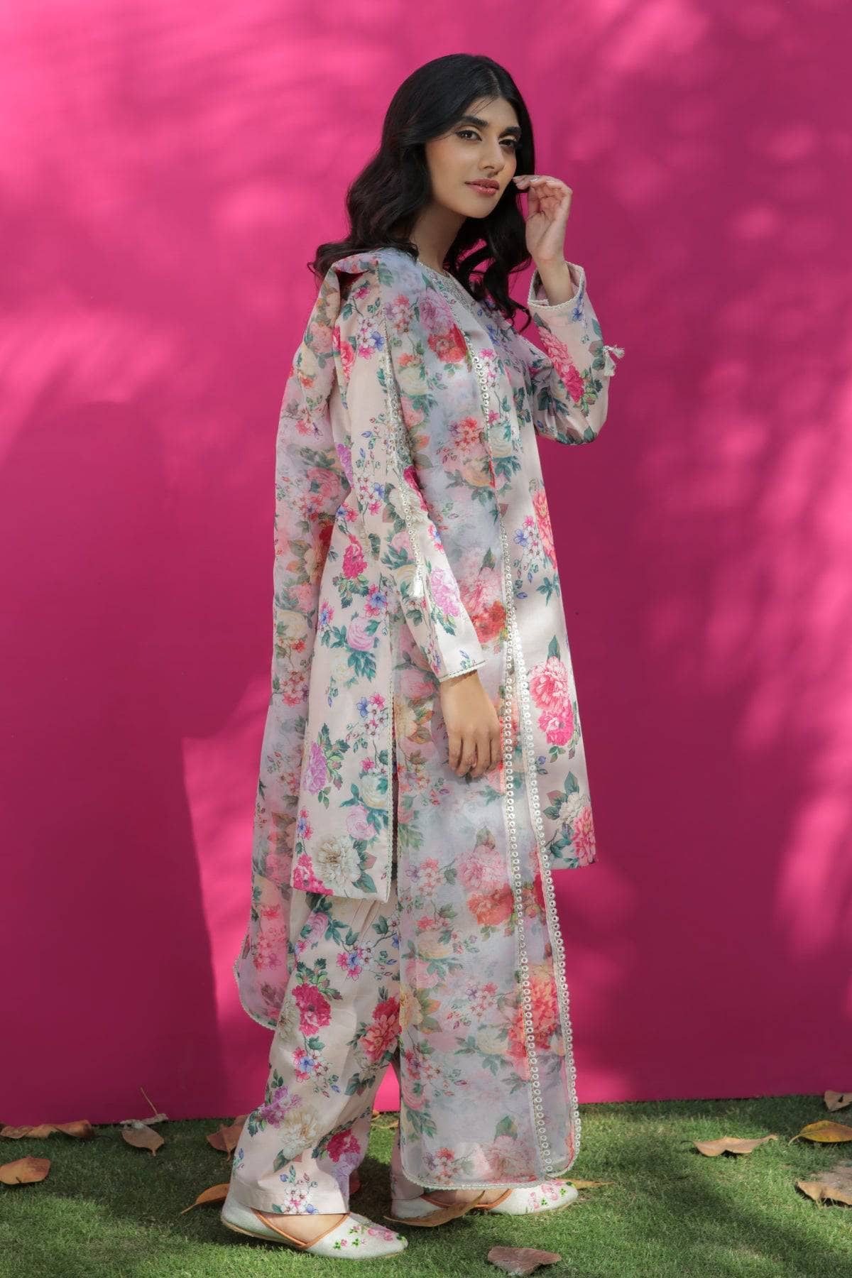 img_baroque_exclsuive_unstitched_lawn_23_awwal_boutique