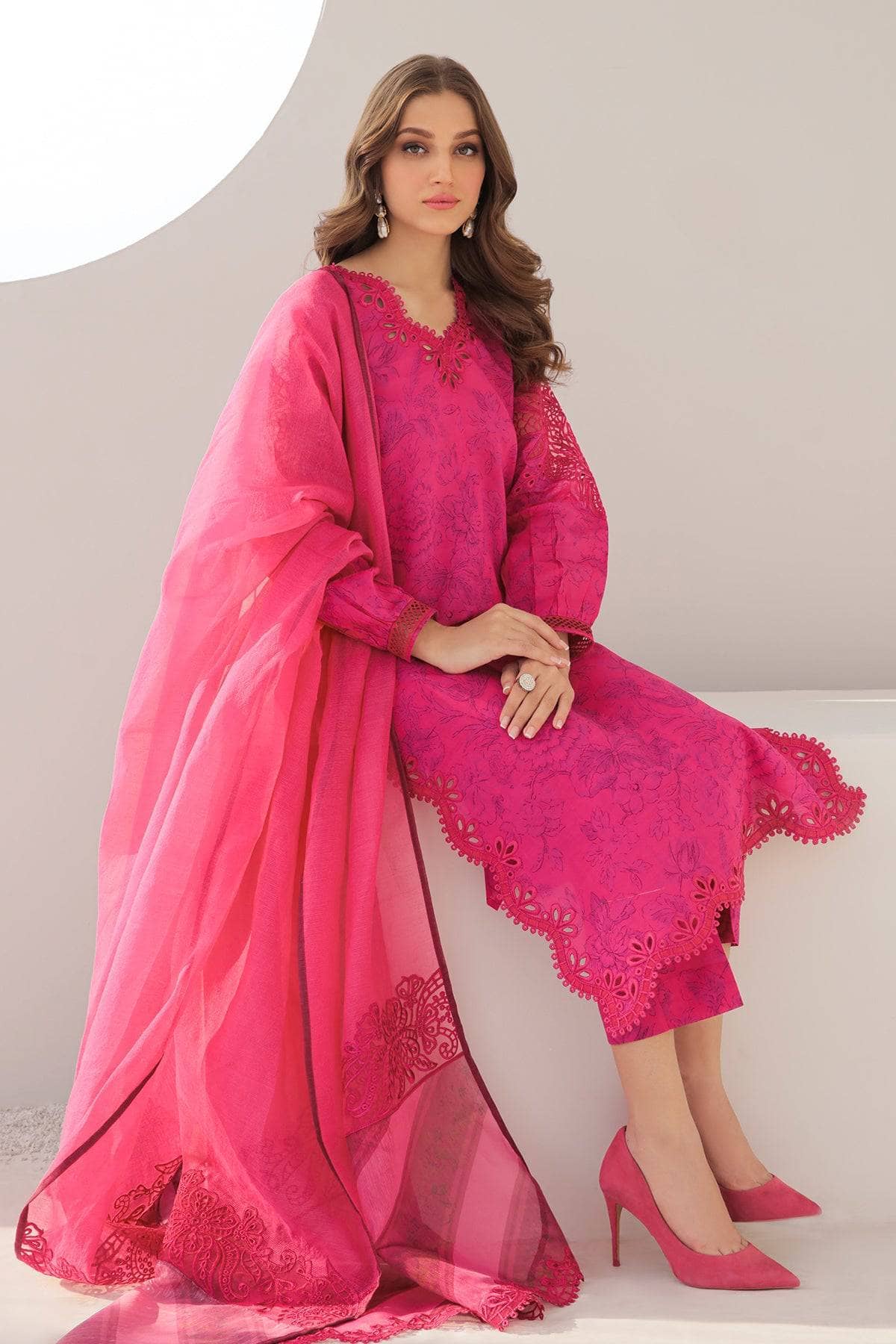 img_baroque_exclsuive_unstitched_lawn_23_awwal_boutique