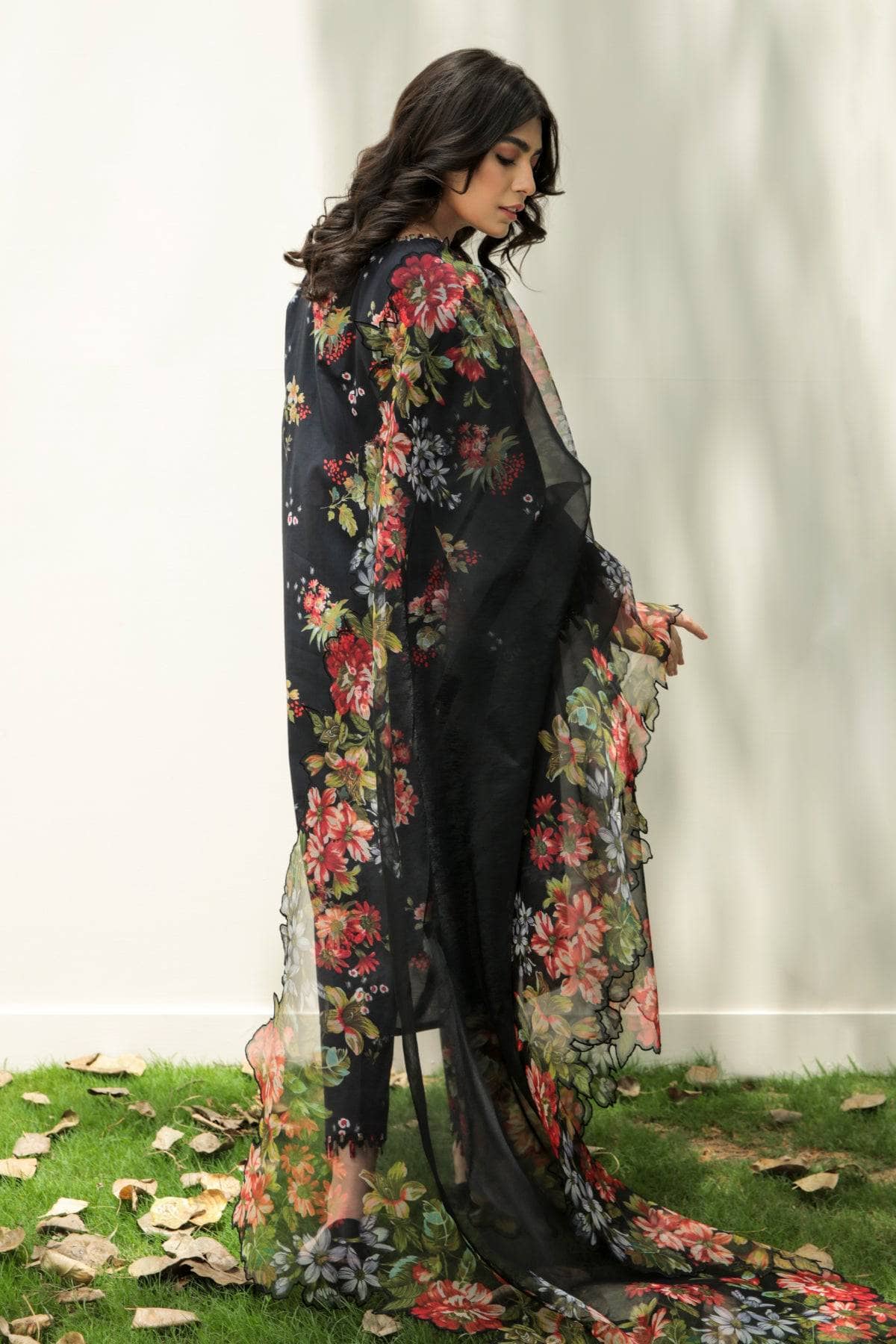 img_baroque_exclsuive_unstitched_lawn_23_awwal_boutique