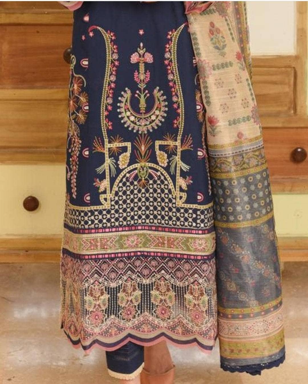img_qalamkar_q_line_fall_winter_awwal_boutique