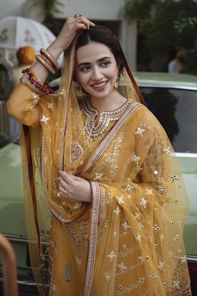 img_qalamkar_shadmani_luxury_formals_awwal_boutique