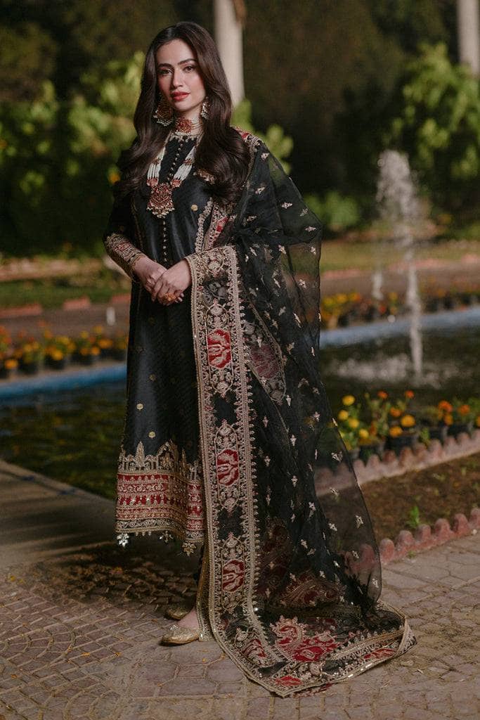 img_qalamkar_luxury_formals_awwal_boutique