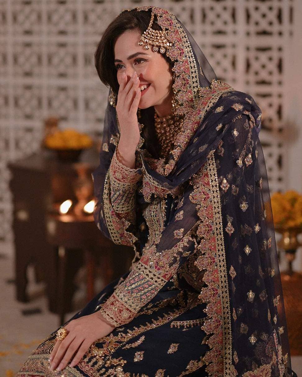 img_qalamkar_luxury_formals_awwal_boutique