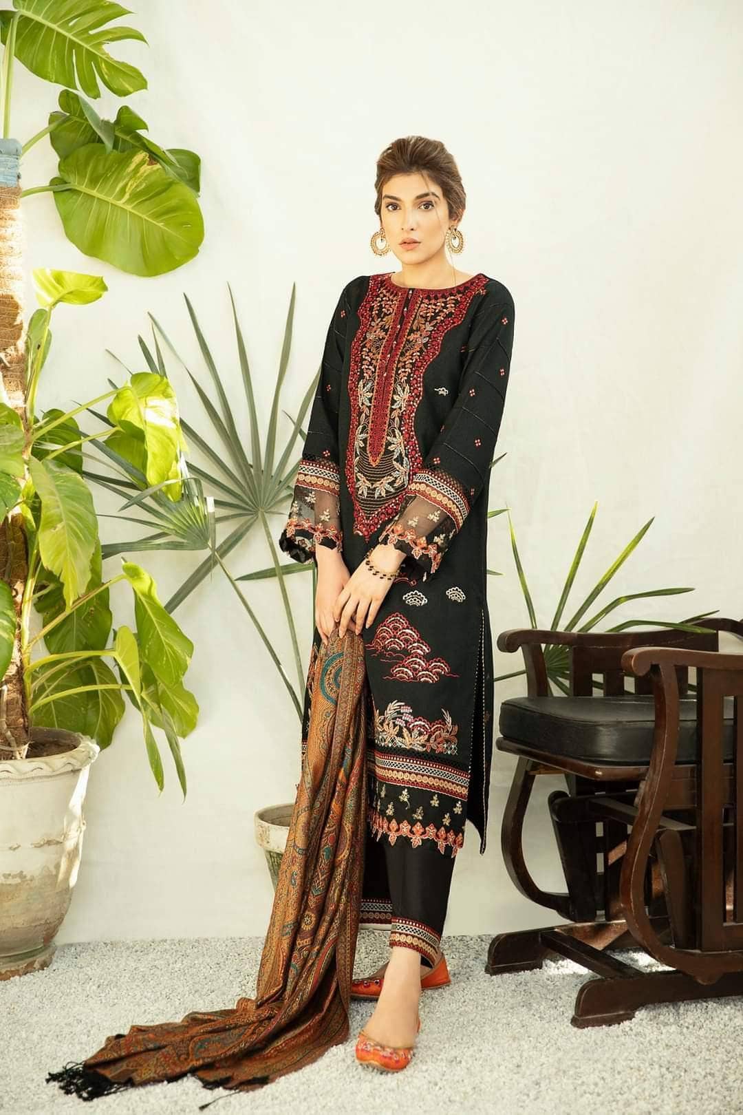 img_spotted_in_qalamkar_luxury_shawls_collection_awwal_boutique