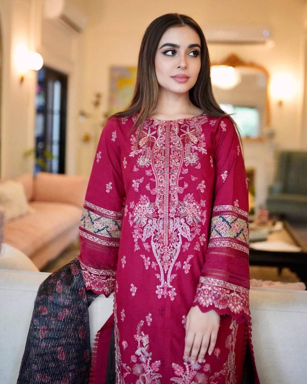 img_spotted_in_qalamkar_q_line_linen_2022_awwal_boutique