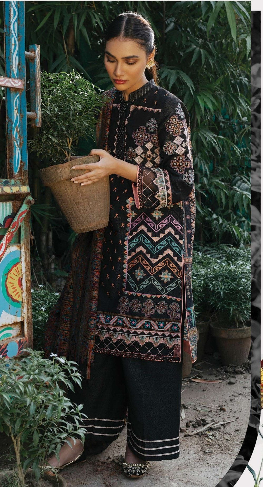 img_qalamkar_winter_shawls_collection_awwal_boutique