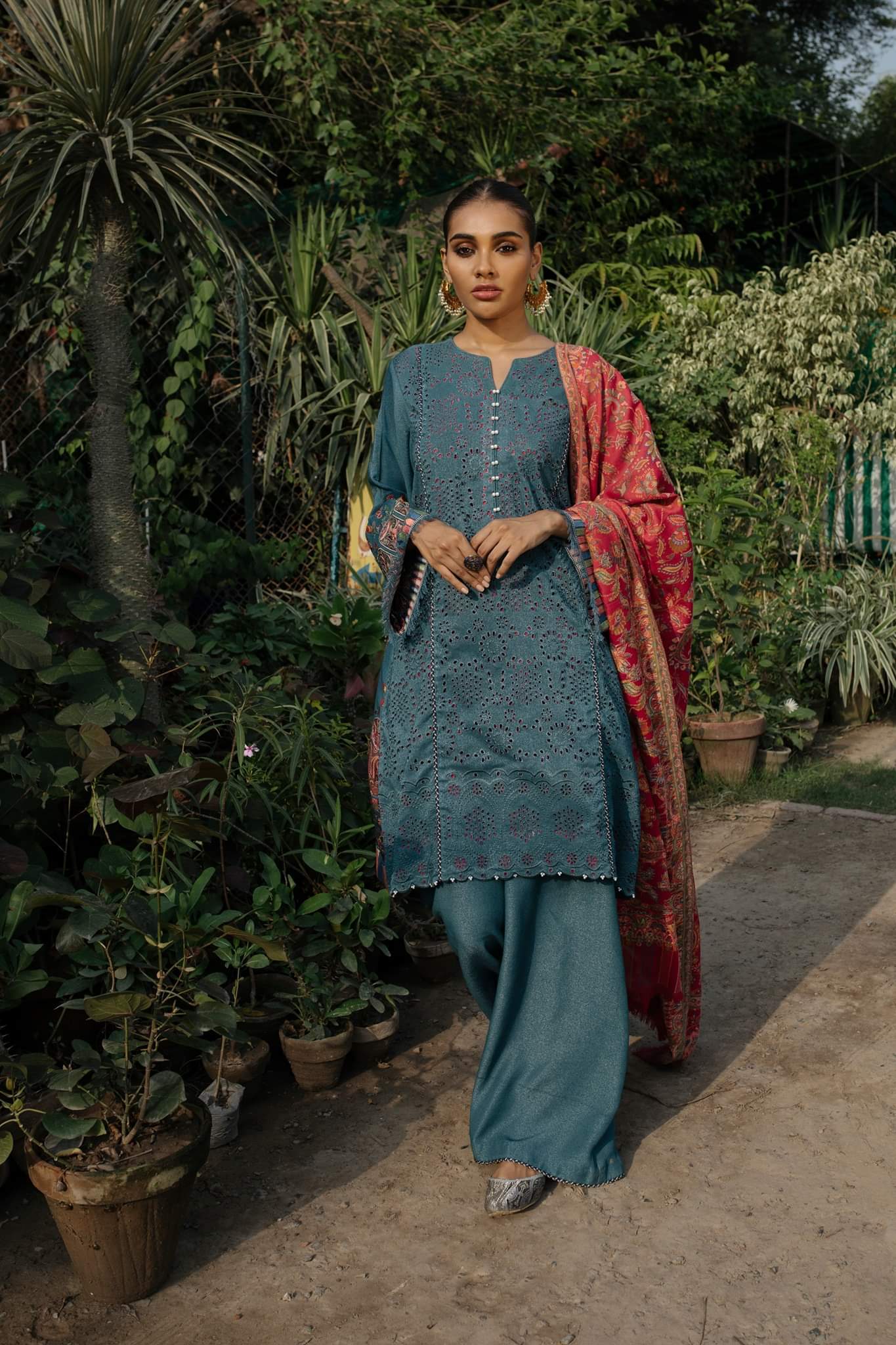 img_qalamkar_winter_shawls_collection_awwal_boutique