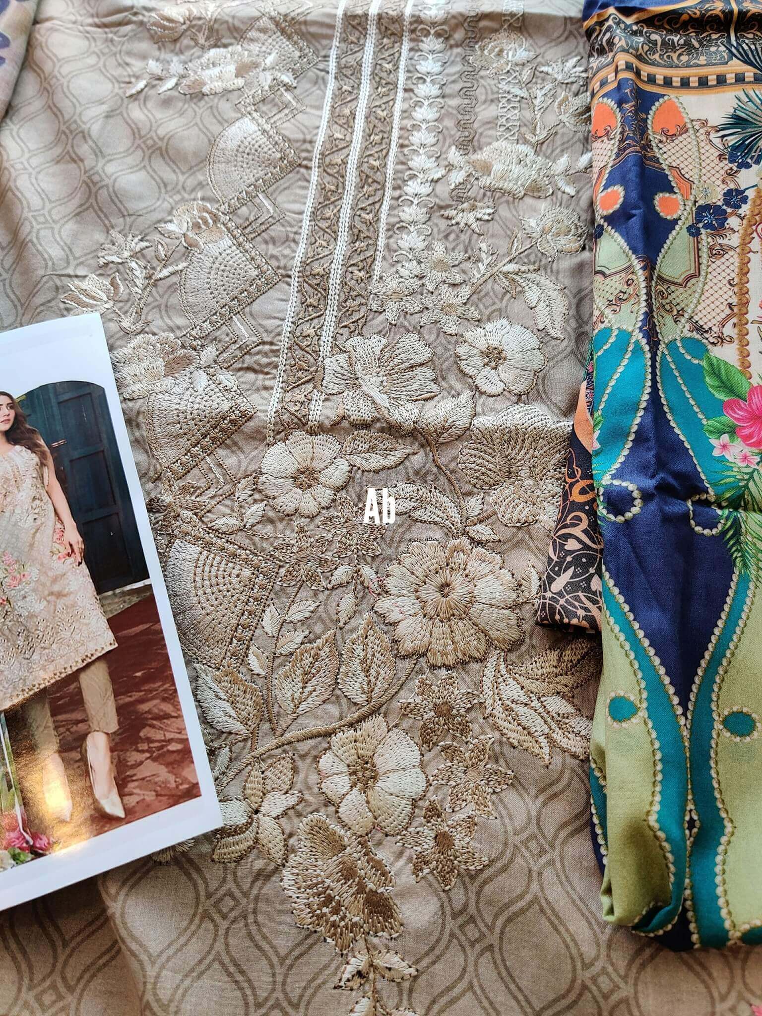 img_open_pics_raabi_luxury_lawn_awwal_boutique