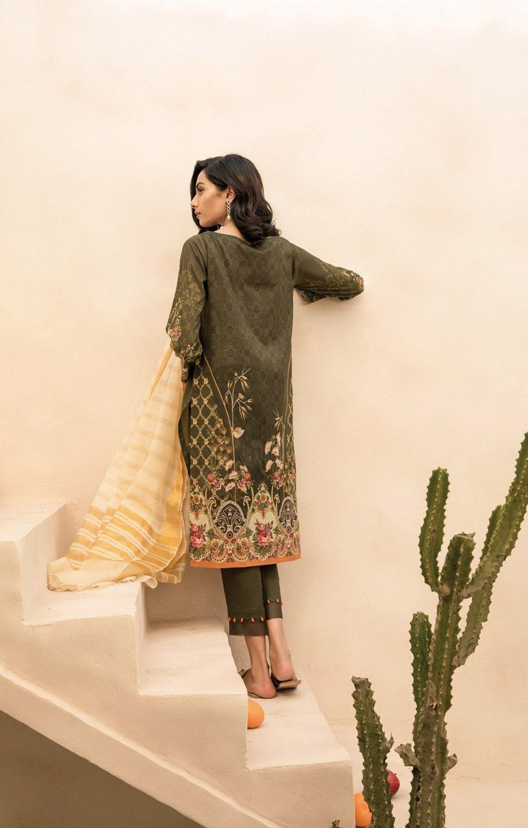 Restocked/Rajbari Lawn Collection/8B/2 Pc - AWWALBOUTIQUE