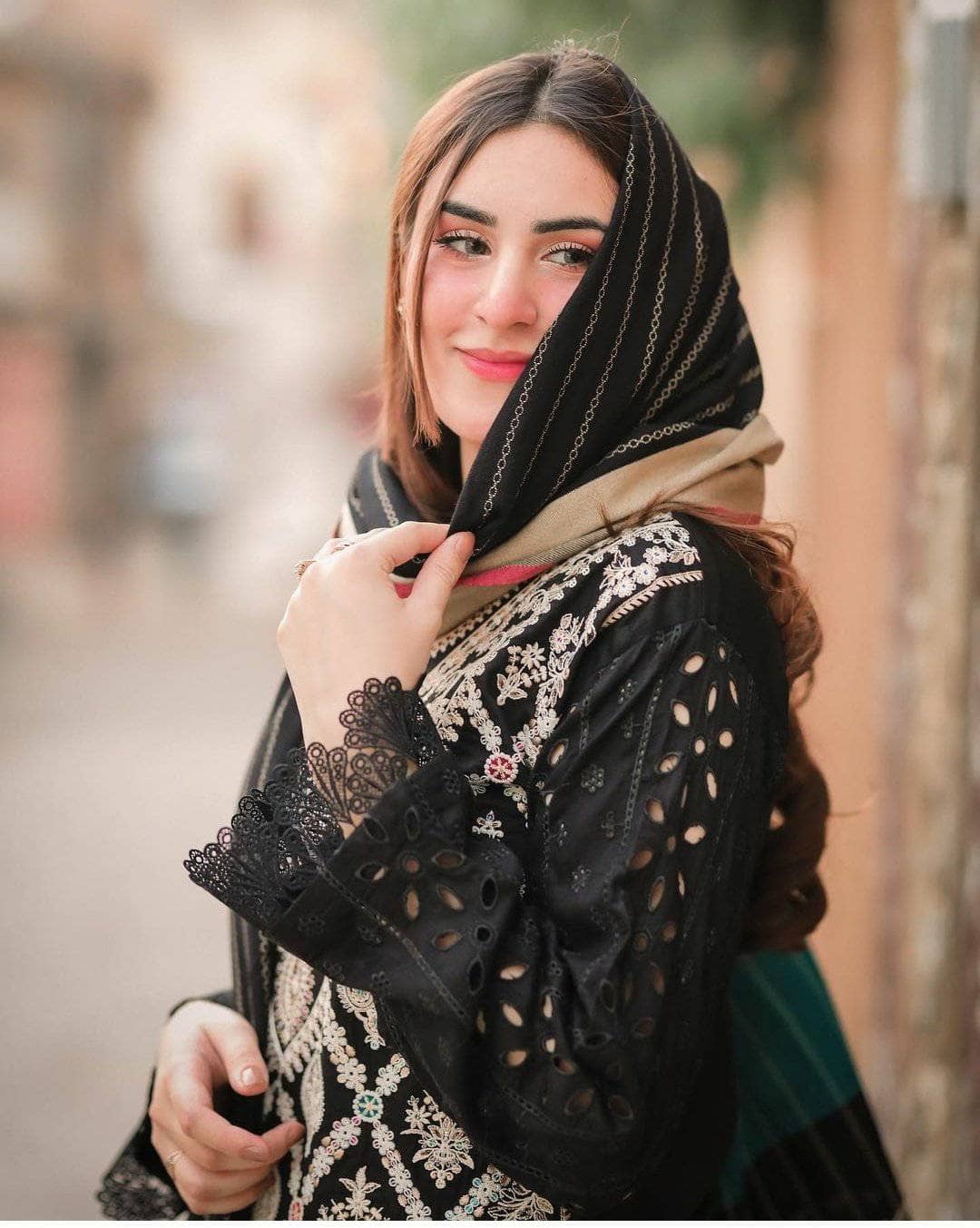 img_rajbari_chikankari_fall_winter_21_awwal_boutique