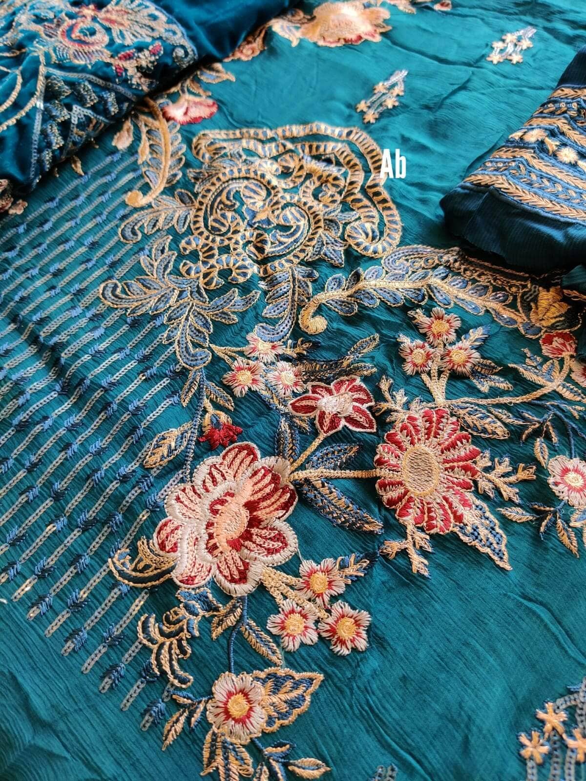 img_open_pics_ramsha_velvet_awwal_boutique