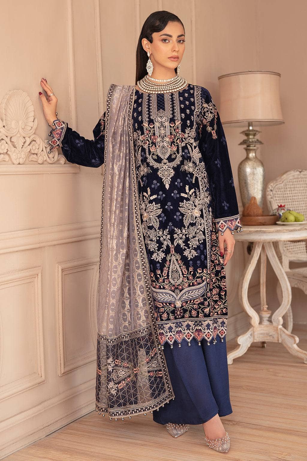 img_ramsha_velvet_awwal_boutique