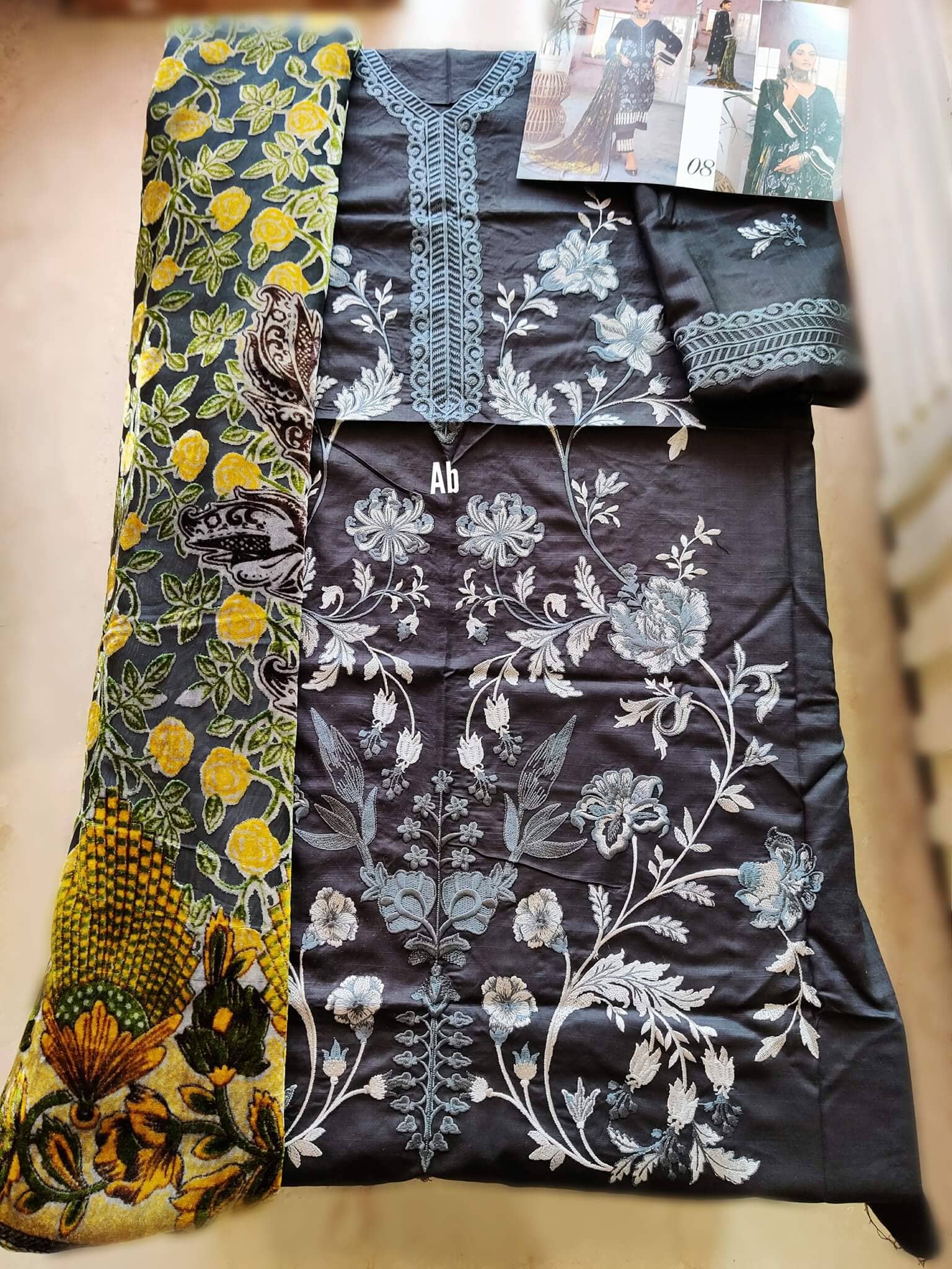 img_velvet_palachi_shawl_awwal_boutique