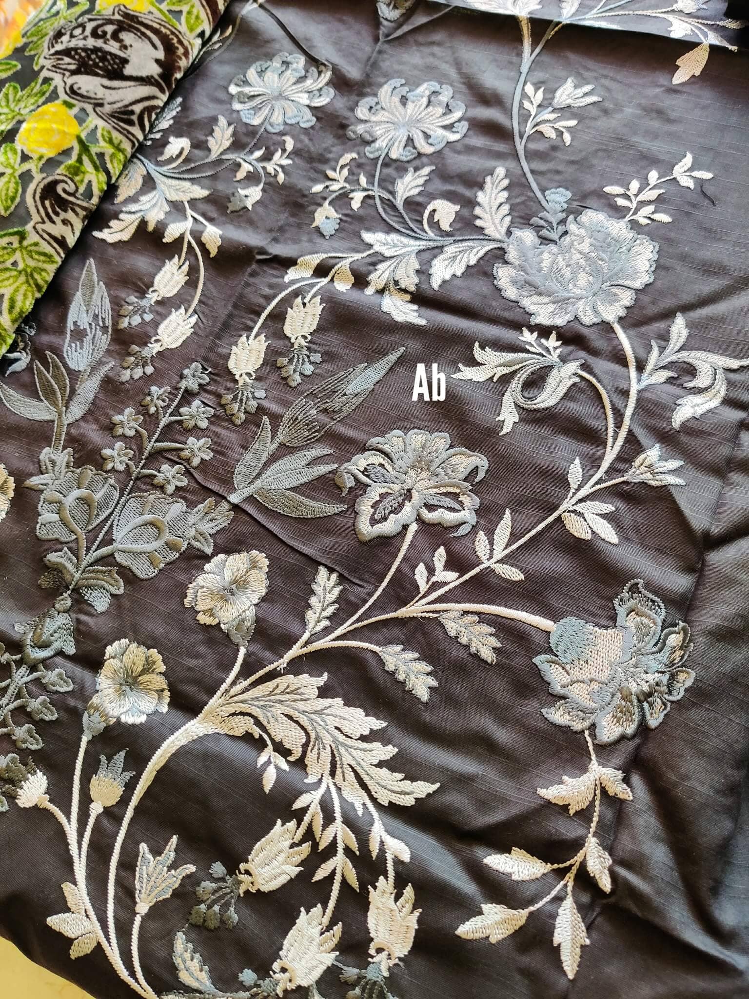 img_velvet_palachi_shawl_awwal_boutique