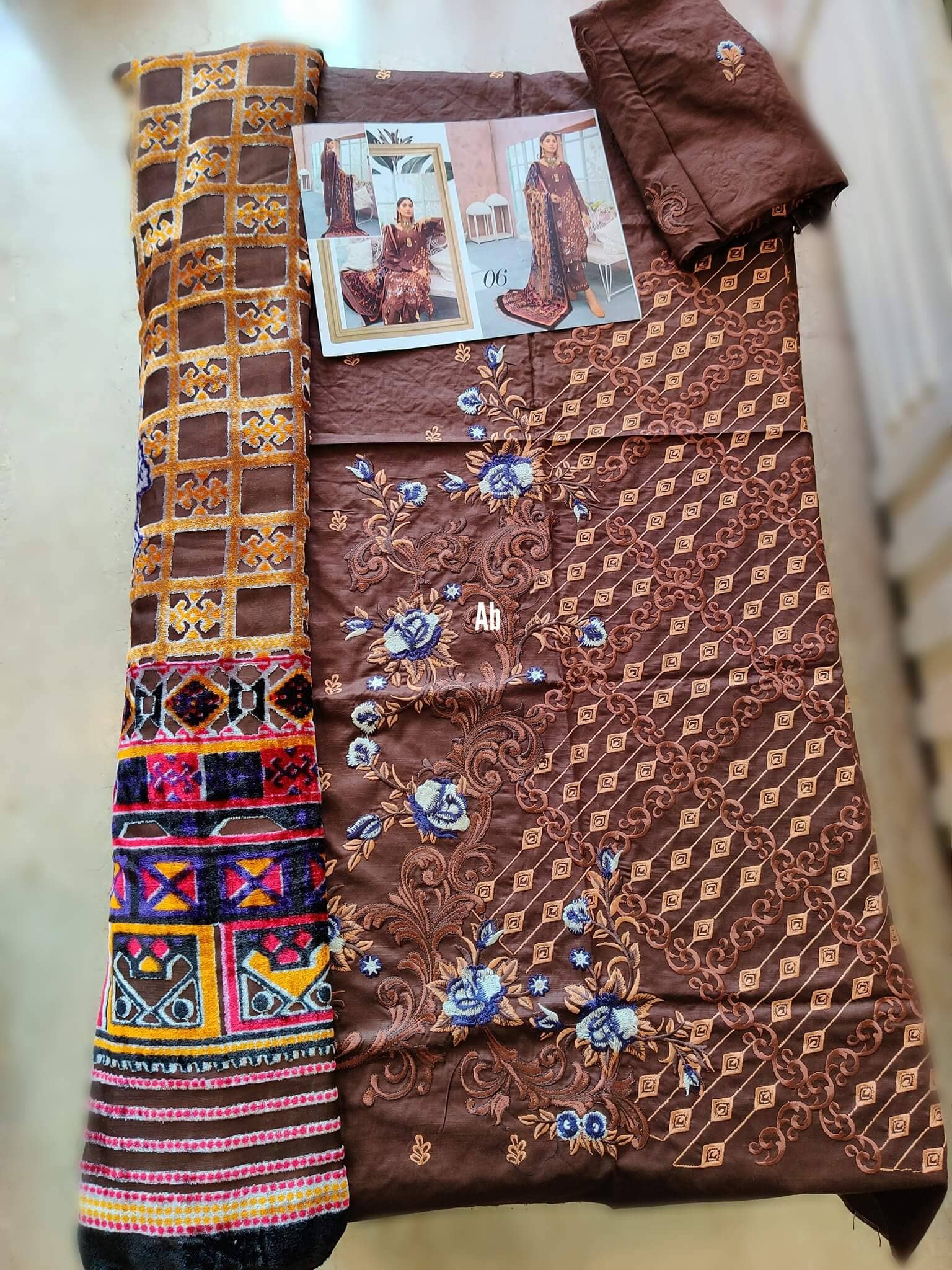 img_velvet_palachi_shawl_awwal_boutique