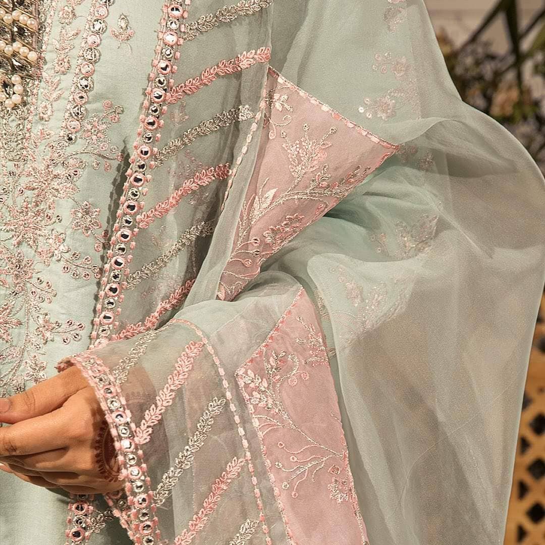 img_rang_rasiya_lawn_23_awwal_boutique