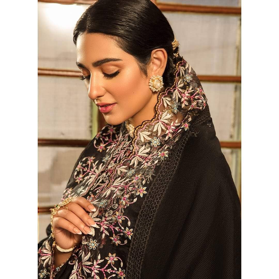 img_rang_rasiya_lawn_23_awwal_boutique