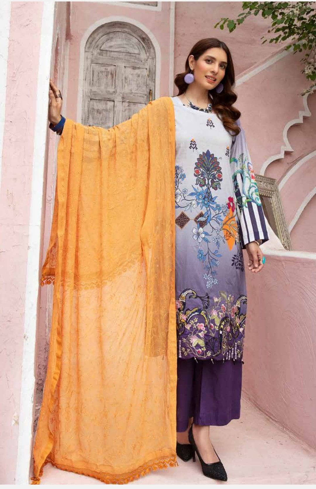 img_hoor_lawn_by_riaz_arts_awwal_boutiqur