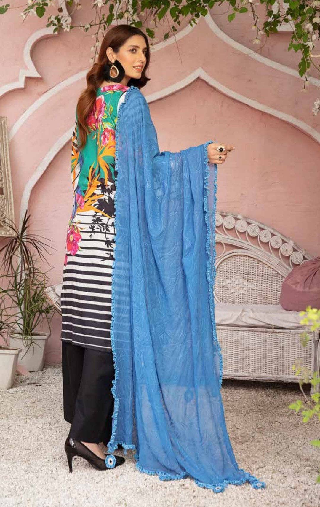 img_hoor_lawn_by_riaz_arts_awwal_boutiqur