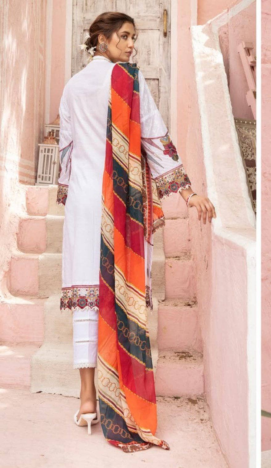 img_mina_lawn_by_riaz_arts_awwal_boutique