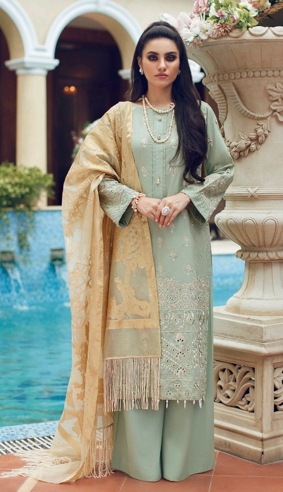 img_rouche_chikankari_lawn_awwal_boutique