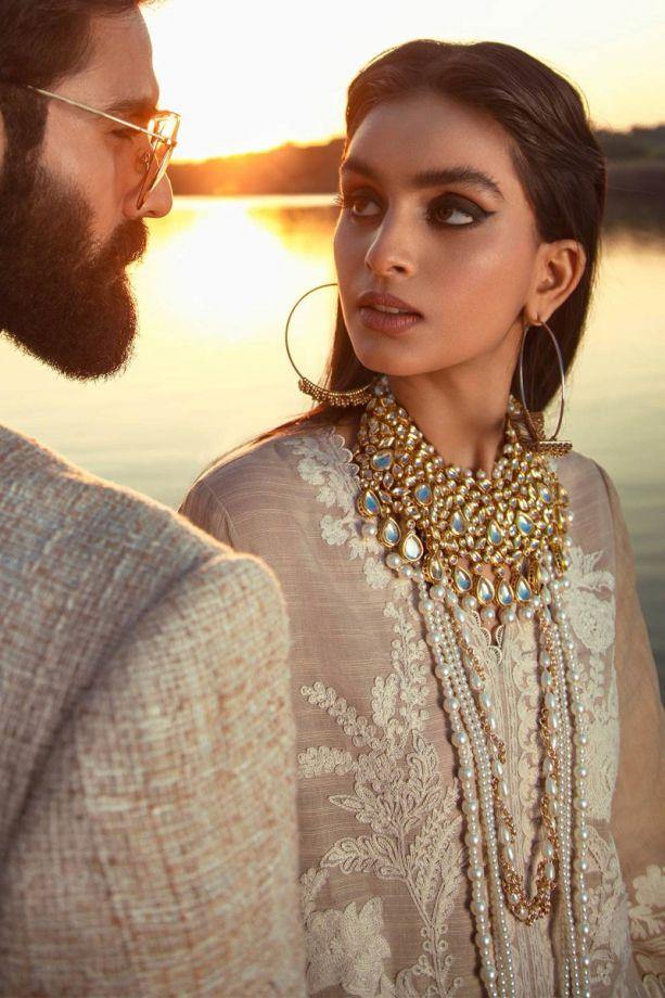 img_sana_safinaz_winter_shawl_2020_awwal_boutique