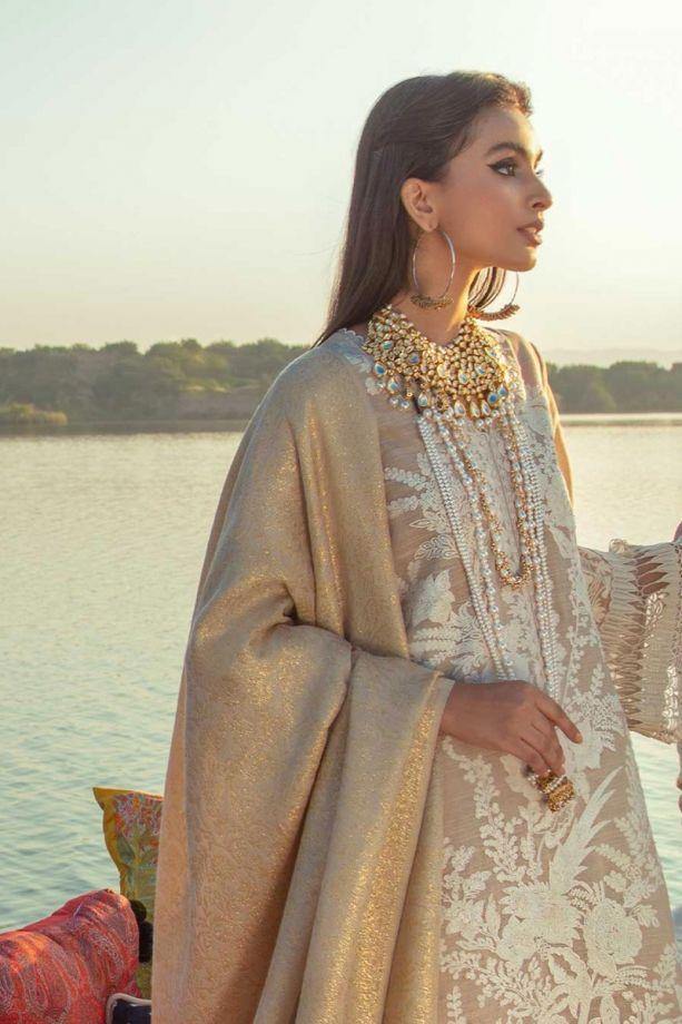 img_sana_safinaz_winter_shawl_2020_awwal_boutique