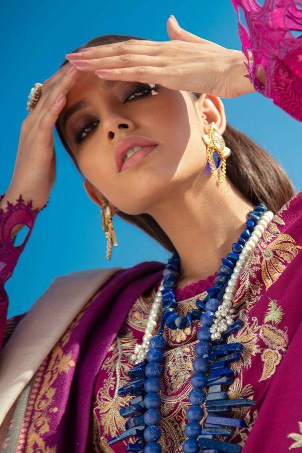 img_sana_safinaz_winter_shawl_2020_awwal_boutique