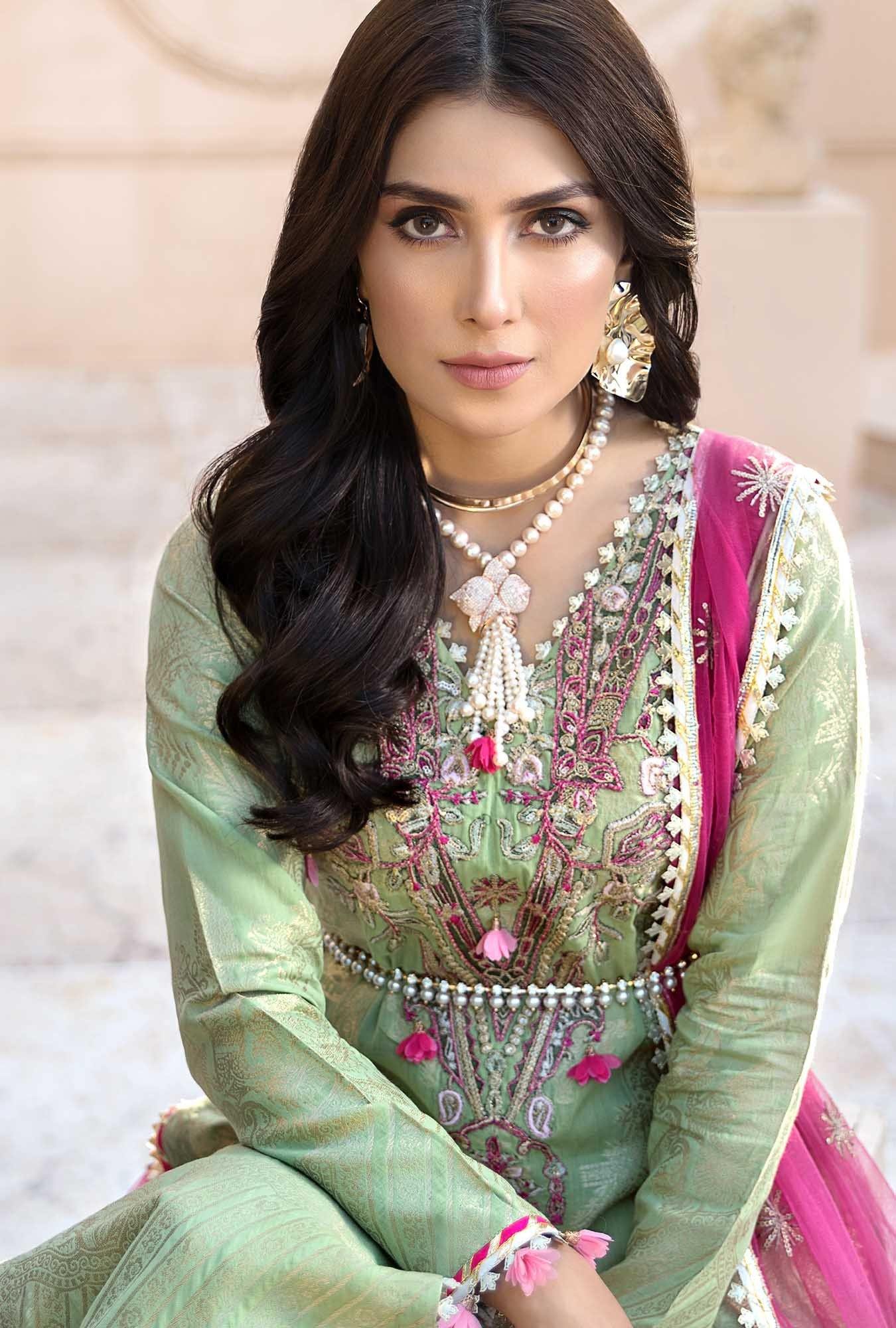 img_saadia_asad_noor_lawn_2020_awwal_boutique