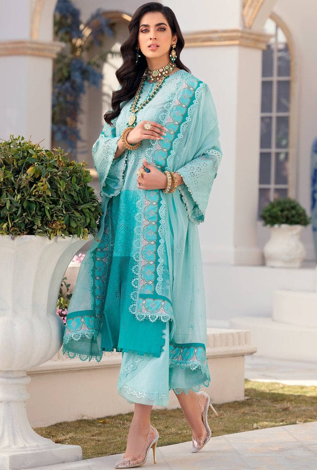 img_saadia_asad_chikankari_lawn_22_awwal_boutique