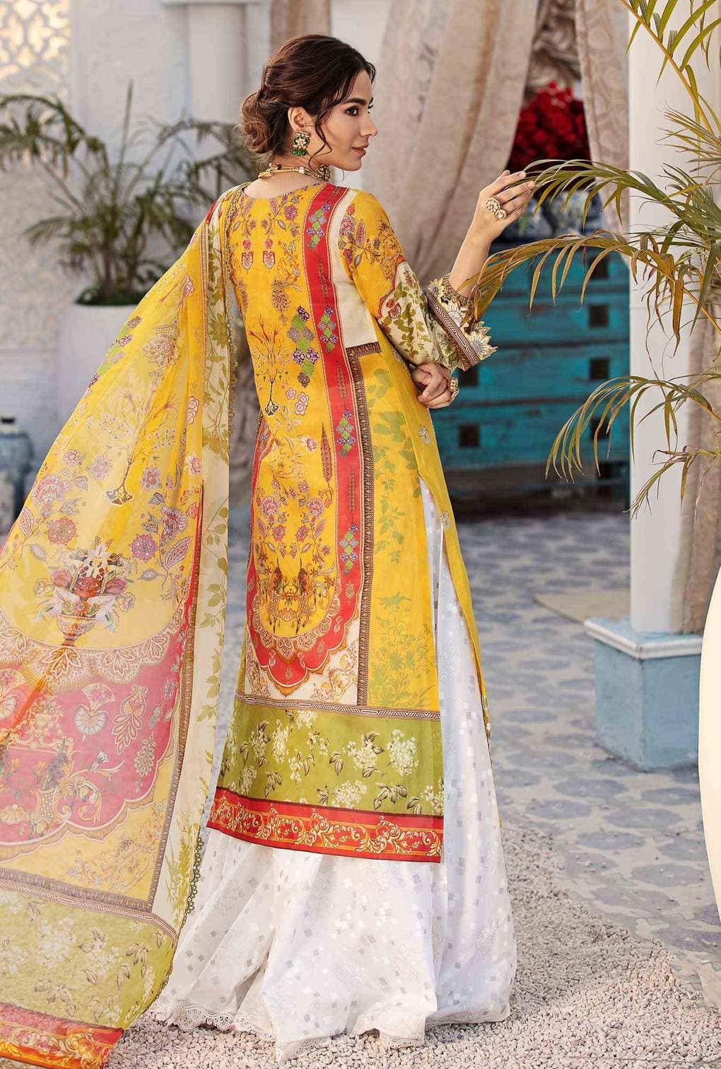 img_saadia_asad_eid_chikankari_lawn_2021_awwal_boutique