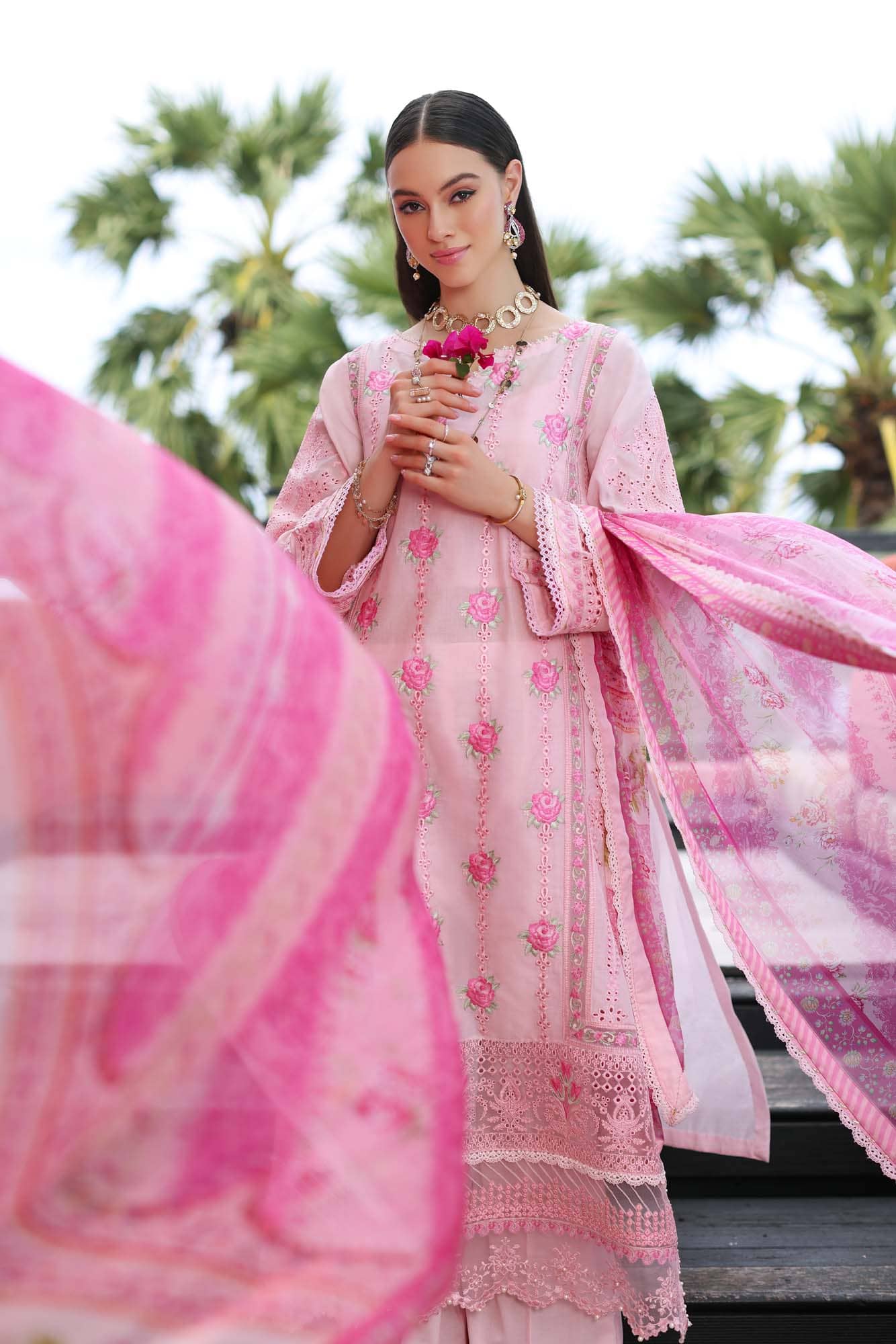 img_saadia_asad_noor_chikankari_23_awwal_boutique