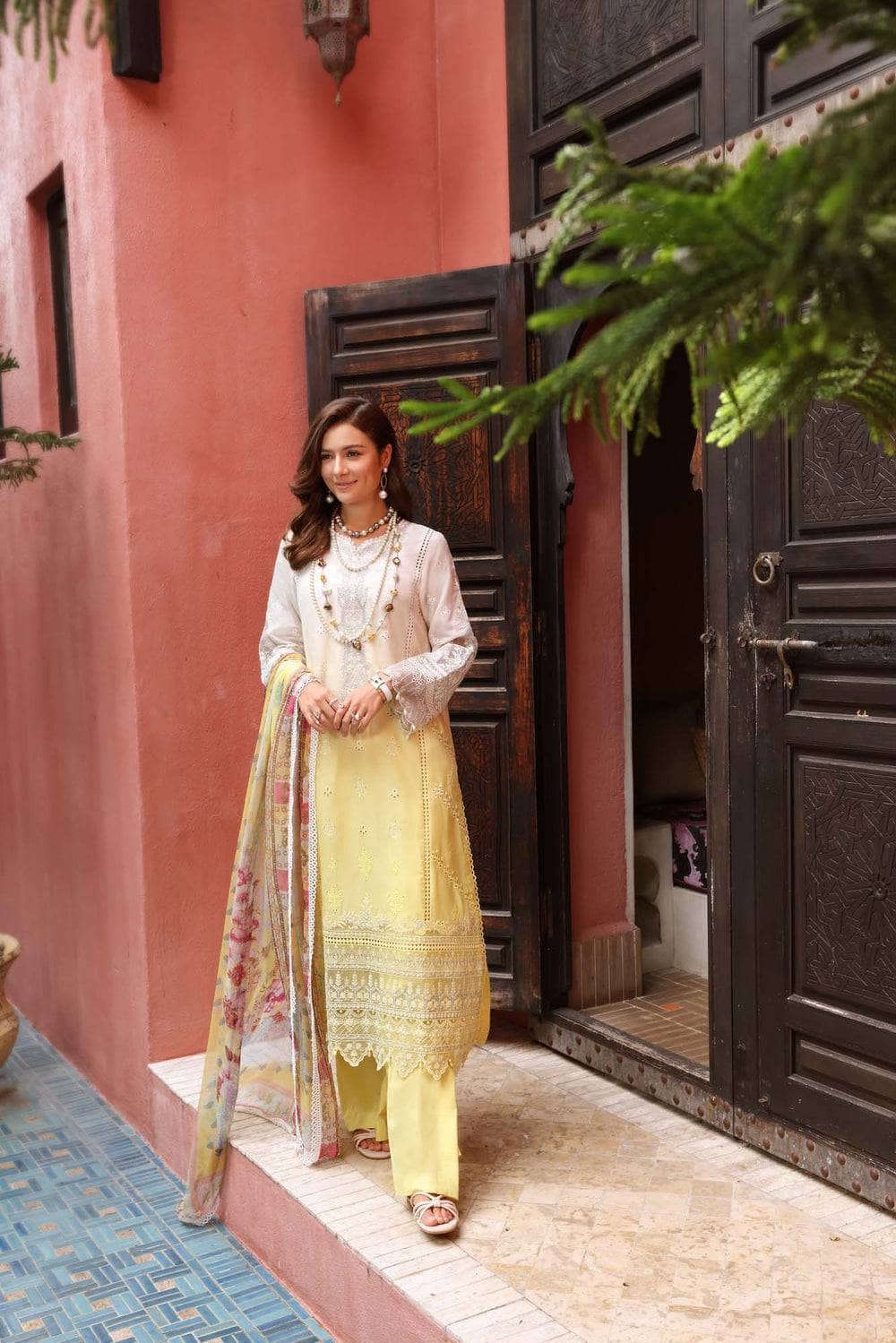 img_saadia_asad_noor_chikankari_23_awwal_boutique