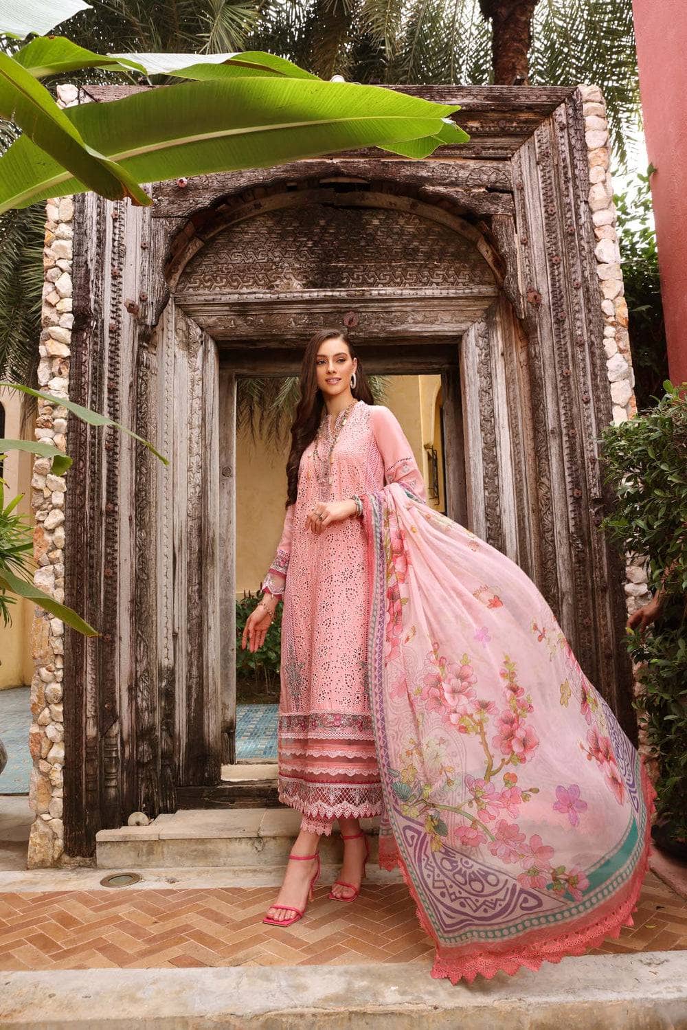 img_saadia_asad_noor_chikankari_23_awwal_boutique