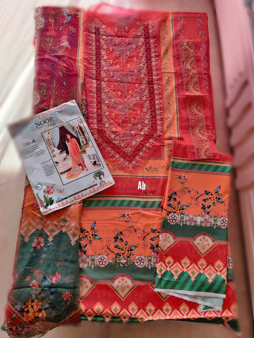 img_open_pic_saadia_asad_lawn22_awwal_boutique