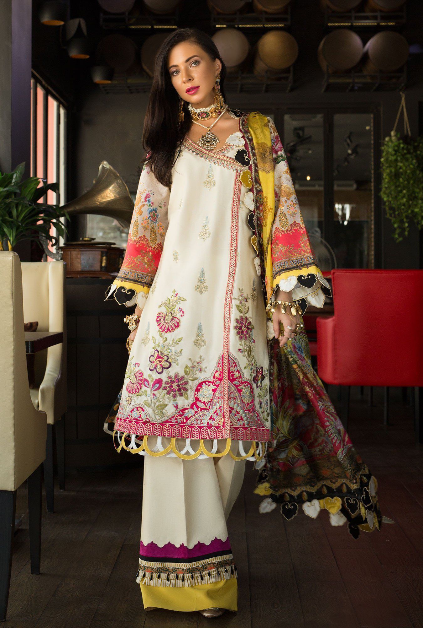 img_noor_lawn_pakistani_suits_awwal_boutique