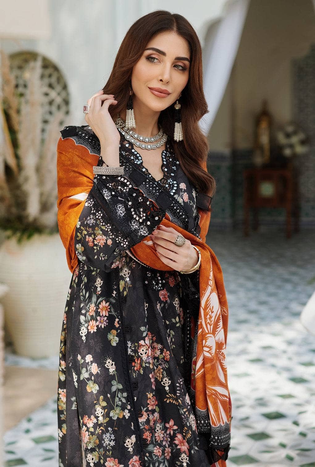img_saadia_asad_noor_embroidered_Prints_woolen_shawl_awwal_boutique