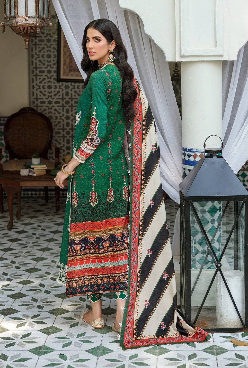 img_saadia_asad_noor_embroidered_Prints_woolen_shawl_awwal_boutique