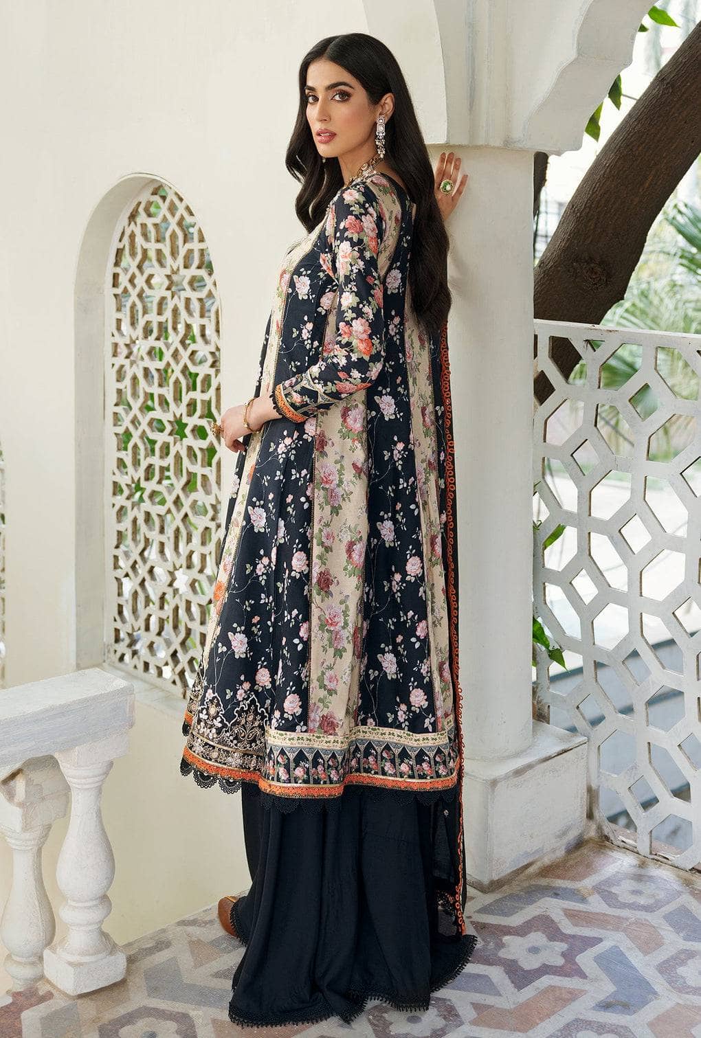 img_saadia_asad_noor_embroidered_Prints_woolen_shawl_awwal_boutique