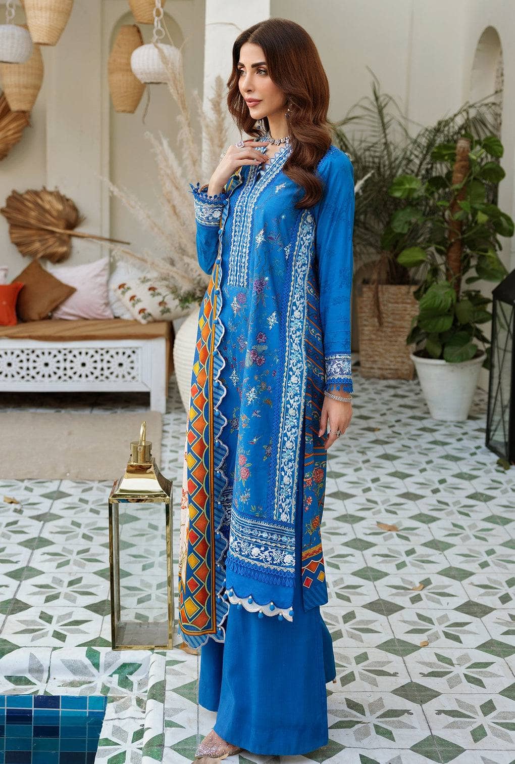 img_saadia_asad_noor_embroidered_Prints_woolen_shawl_awwal_boutique