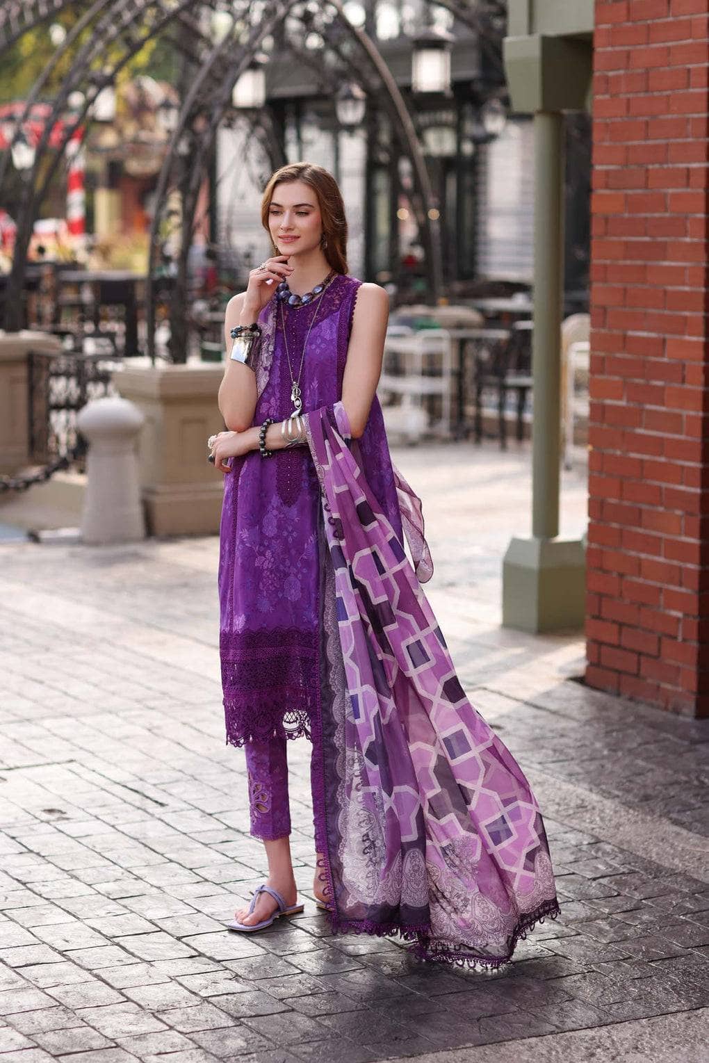 img_saadia_asad_noor_luxe_printkari_awwal_boutique
