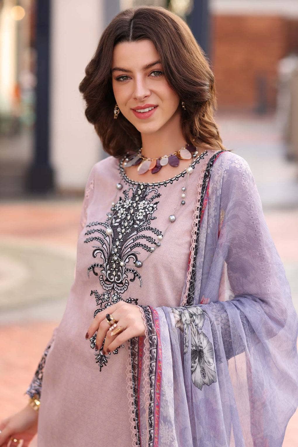 img_saadia_asad_noor_luxe_printkari_awwal_boutique