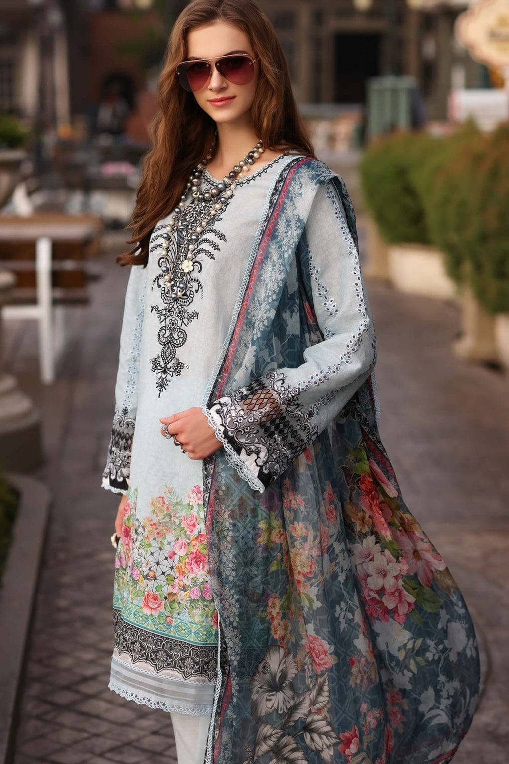 img_saadia_asad_noor_luxe_printkari_awwal_boutique